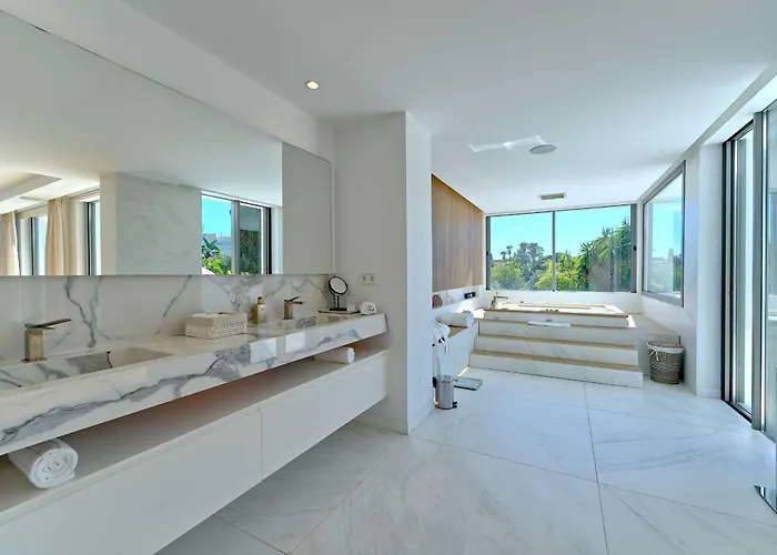 2244 New Modern Luxury In Puerto Banus * マルベーリャ