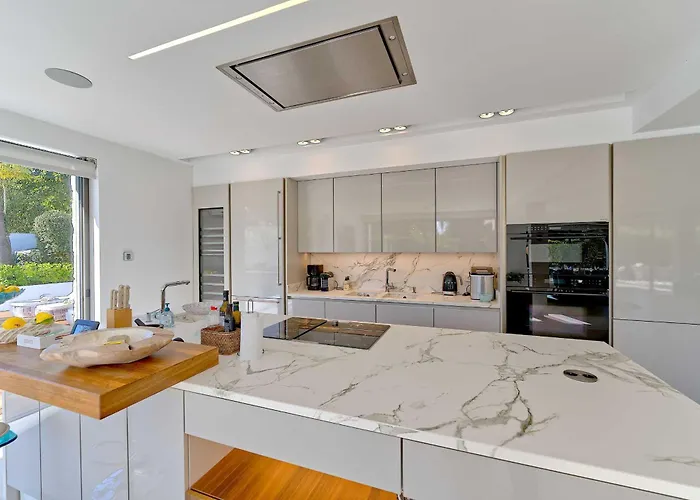 2244 New Modern Luxury In Puerto Banus * Marbella